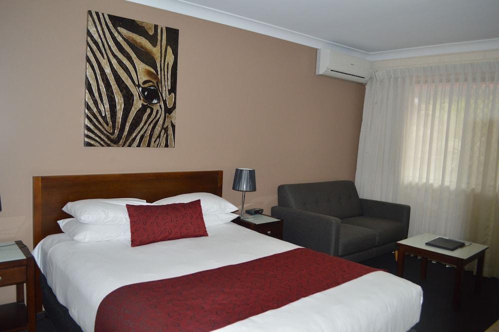 Western Motel 4*